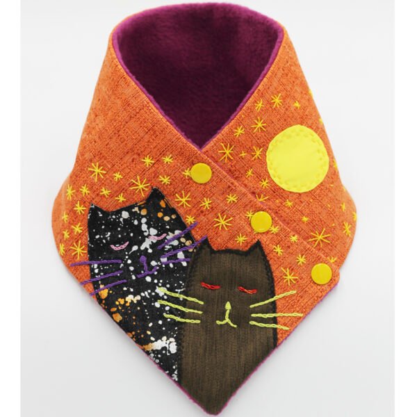 cuello con gatos y luna